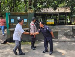 Dekati Wisatawan, Anggota Polsek Bukit Batu Hadir dan Jaga Keamanan City Forest Nyaru Menteng