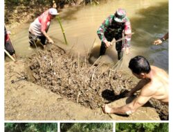 Antisipasi Banjir, Babinsa Koramil Bakung Ajak Warga Kerja Bakti Bersihkan Sungai