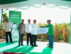 Ketua Baznas RI, Dr. Ir. H. Sodik Mudjahid, M.Sc. Menyerahkan Bantuan Senilai 941 juta Rupiah