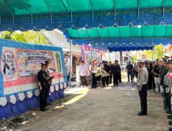 Di Rumah Duka, Kabag SDM Polresta Palangka Raya Laksanakan Upacara Pemberangkatan Jenazah