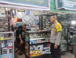 Hadir di Lingkungan Pasar Besar, Bhabinkamtibmas Polsek Pahandut Tinjau Aktivitas Warga