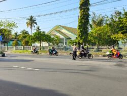Ciptakan Kelancaran Pagi Hari, Polsek Pahandut Laksanakan Pengaturan Lalu Lintas di Jalan Ahmad Yani
