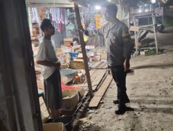 Duduk dengan Warga, Polsek Sabangau Sampaikan Nomor Aduan 110 di Kalampangan