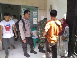 Bhabinkamtibmas Pahandut Seberang Kawal Pendistribusian Bantuan Pangan Bulog