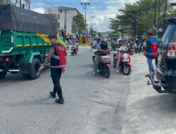 Patroli ke SPBU Rajawali, Satsamapta Polresta Palangka Raya Beri Pesan Kamtibmas bagi Pengantre BBM 