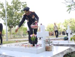 Perkuat Sinergi, Kapolda Hadiri Upacara Ziarah dan Tabur Bunga Peringatan Hari Jadi Provinsi Kalteng ke-69