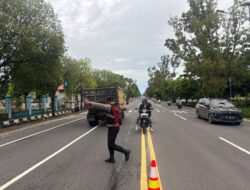Dengan Sigap, Satsamapta Polresta Palangka Raya Atur Lalulintas di MAN
