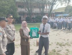 Tanamkan Disiplin dan Cegah Kenakalan Remaja, Polsek Pahandut Jadi Pembina Upacara di SMKN 1 Palangka Raya