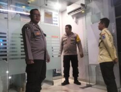 Bersama dengan Satpam BRI, Polsek Bukit Batu Pastikan ATM Berfungsi dengan Baik