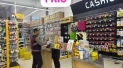 Datangi Pusat Perbelanjaan, Satsamapta Polresta Palangka Raya Sharing Kamtibmas