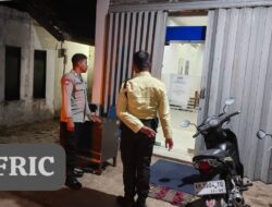 Bersama Satpam BRI, Polsek Sabangau Pastikan Mesin ATM Berfungsi dengan Baik