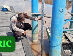 Pantau Debit Sungai Rungan, Polsek Bukit Batu Monitoring Kondisi Air di Tangkiling