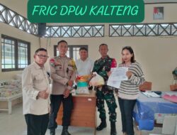 Monitor Penyaluran KHBS, Bhabinkamtibmas Petuk Katimpun Pastikan Bansos Tepat Sasaran
