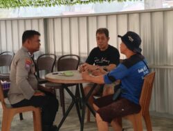 Sambangi Warga Sei Gohong, Bhabinkamtibmas Bukit Batu Sampaikan Pesan Kamtibmas