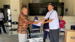 BAZNAS Lotim Salurkan 38 Kursi Roda dan 2 Tongkat untuk Penyandang Disabilitas